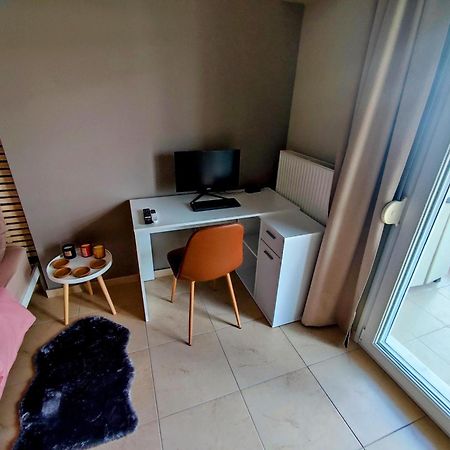 Cozy Apt! Friends & Family - Private Paid Parking Tessalónica Exterior foto
