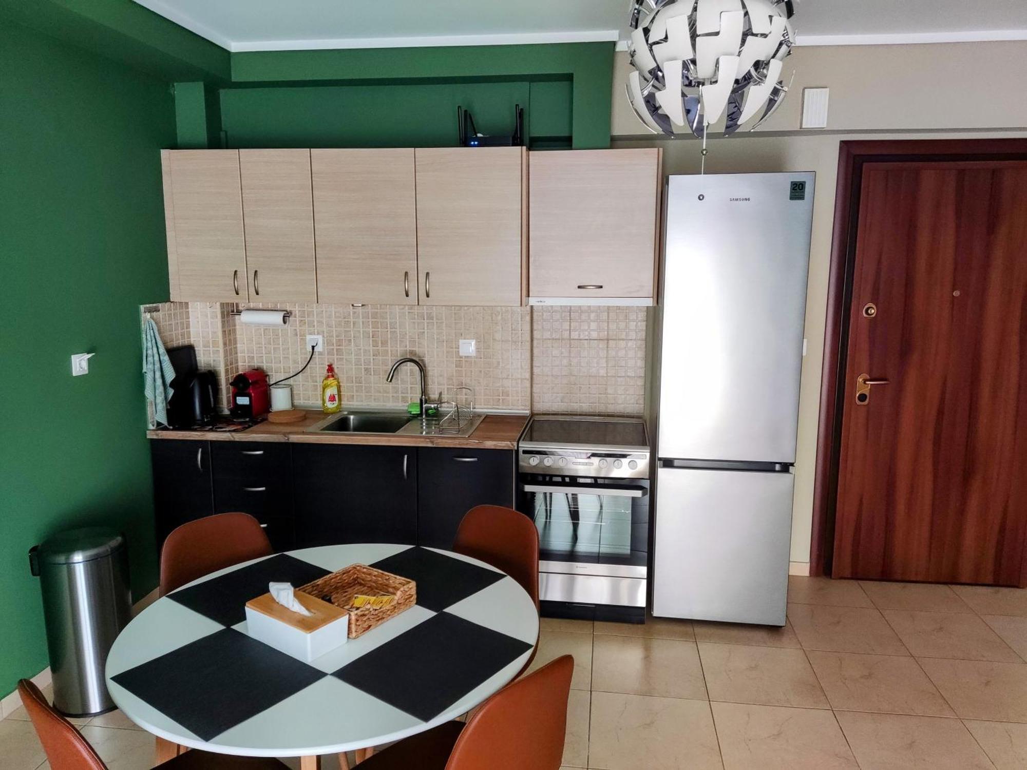 Cozy Apt! Friends & Family - Private Paid Parking Tessalónica Exterior foto